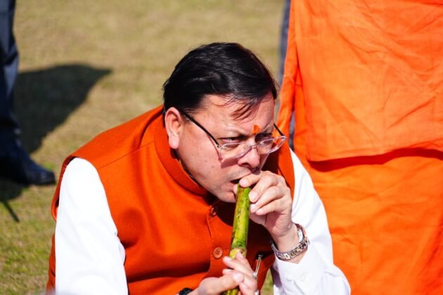 गन्ना किसानों के साथ पुष्कर सिंह धामी