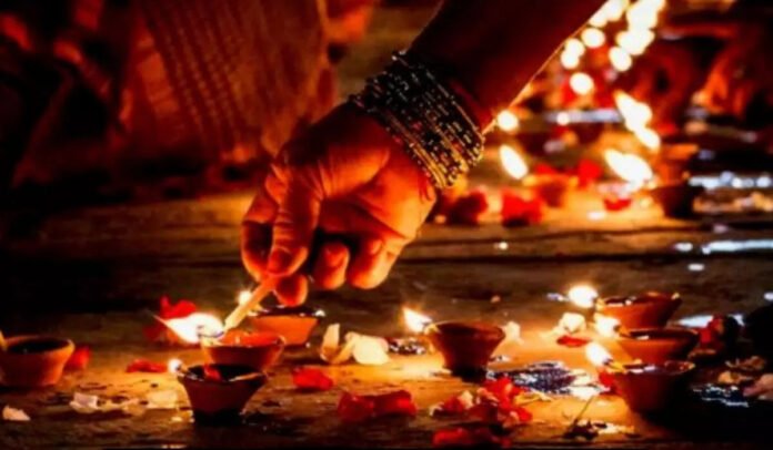 Kartik Purnima diyas in Ganga