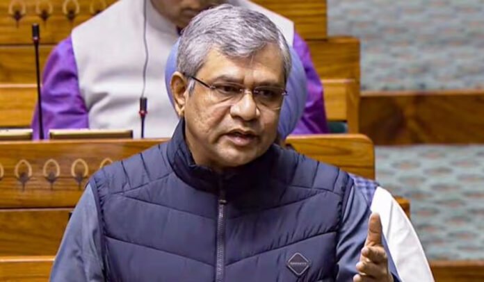 रेल मंत्री अश्विनी वैष्णव (Ashwini Vaishnaw)