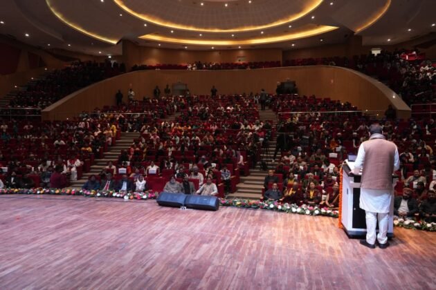 विश्व अल्पसंख्यक अधिकार दिवस समारोह में पुष्कर सिंह धामी (Pushkar Singh Dhami at World Minority Rights Day function)