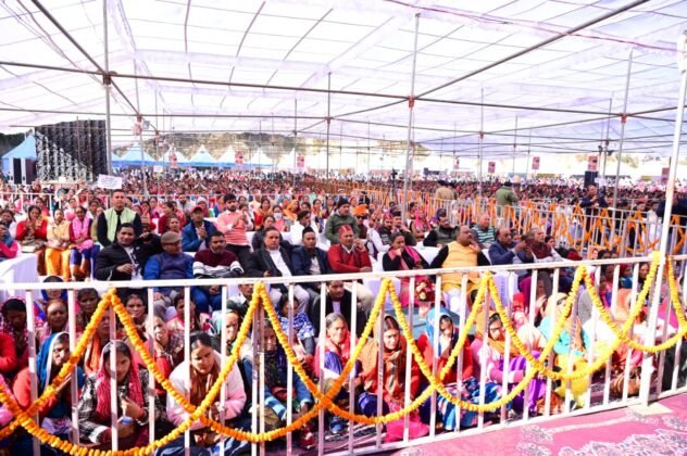 अल्मोड़ा में जन-जन की सरकार, जन-जन के द्वार अभियान में पुष्कर सिंह धामी (Pushkar Singh Dhami in a Jan Jan Ki Sarkar Jan Jan Ke Dwar Campaign in Almora)