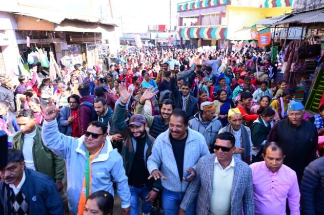 अल्मोड़ा में जन-जन की सरकार, जन-जन के द्वार अभियान में पुष्कर सिंह धामी (Pushkar Singh Dhami in a Jan Jan Ki Sarkar Jan Jan Ke Dwar Campaign in Almora)