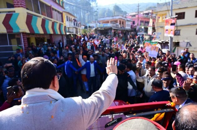 अल्मोड़ा में जन-जन की सरकार, जन-जन के द्वार अभियान में पुष्कर सिंह धामी (Pushkar Singh Dhami in a Jan Jan Ki Sarkar Jan Jan Ke Dwar Campaign in Almora)