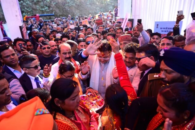 अल्मोड़ा में जन-जन की सरकार, जन-जन के द्वार अभियान में पुष्कर सिंह धामी (Pushkar Singh Dhami in a Jan Jan Ki Sarkar Jan Jan Ke Dwar Campaign in Almora)